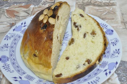 Slavnostní velikonoční mazanec  – Snadné recept z Česko kuchyně, hotový za 90 a více minut